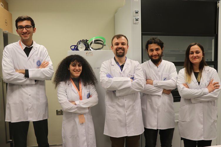 İzmir’de Türk bilim insanları geliştirdi! Virüsü 5 dakikada tespit ediyor