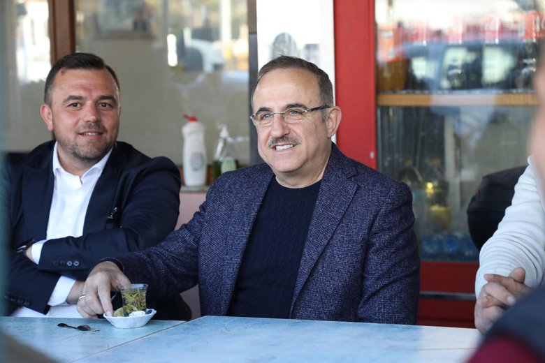 AK Partili Sürekli: Seferihisar’ın başına gelenler pişmiş tavuğun başına gelmedi