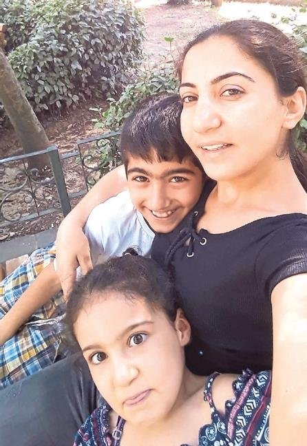 İkizlerine hem anne hem baba oldu