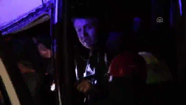 Manisa’da feci kaza! Tehlikeli madde tankerinin sürücüsü sıkıştığı yerden böyle kurtarıldı