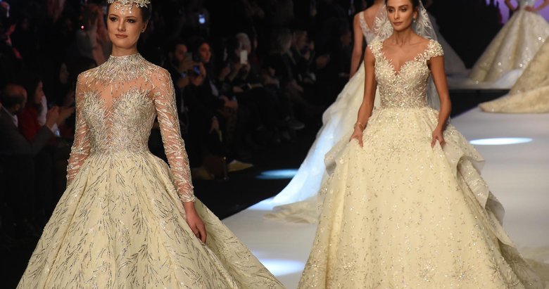 Ünlü top modeller If Wedding Fashion İzmir’de podyuma çıktı