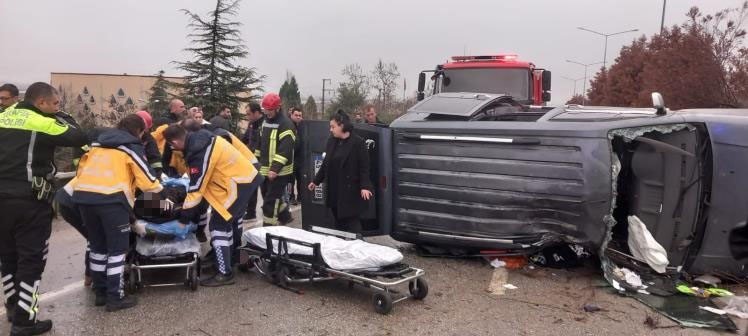 Kontrolden çıkan kamyonet 2 araçla çarpıştı: 1’i ağır 5 yaralı