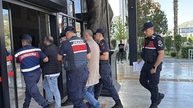 Antalya’da sahte pasaport ve kimlikle 1,5 milyon euro’luk vurgun: Çetenin oyunu böyle ortaya çıktı!