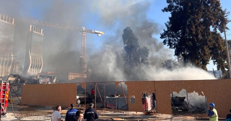 Son dakika: İzmir’de şantiyede yangın! Dumanlar gökyüzünü kapladı