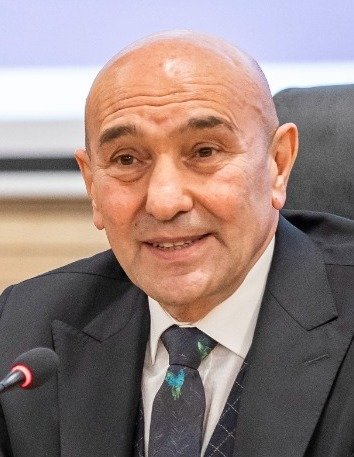 İzmir’in gündemi yine kötü koku