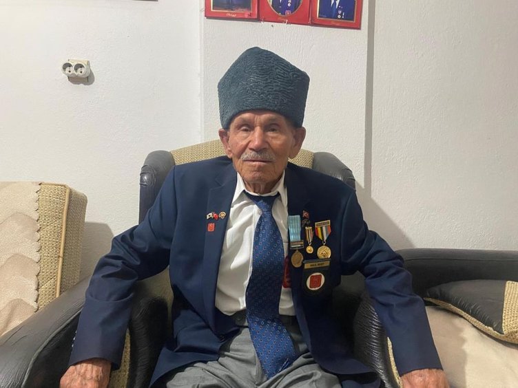 94 yaşındaki Kore Gazisi gözyaşlarına hakim olamadı