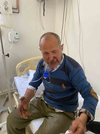 Engelli yaşlı adamı arkadaşları demir sopayla dövdü, alkole alıştırdı