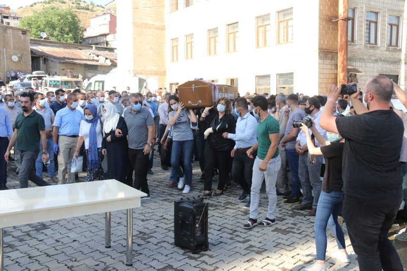 Muğla’da vahşice öldürülen Pınar, Bitlis’te toprağa verildi