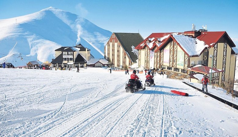 Tatil bitti şimdi yetişkinler için kayak zamanı