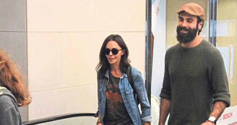 Hande ile genç sevgilisi utandı