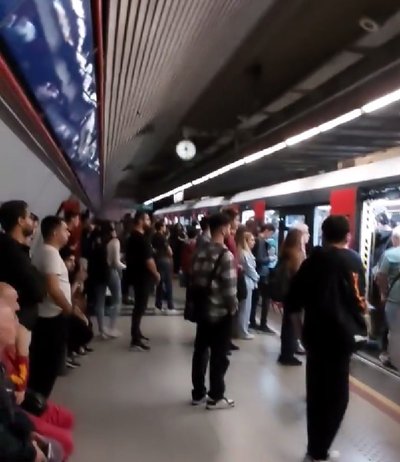izmir-metroda-panik-anlari-dumanlar-yukseldi-belediyeden-aciklama-1698738467543.jpg