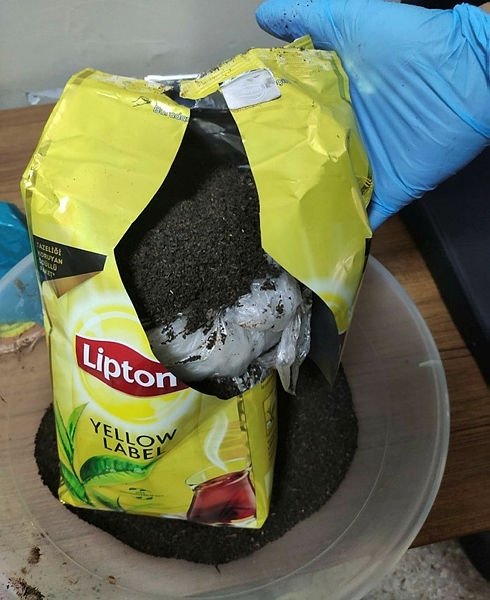 Uyuşturucunun saklandığı yer polisi bile şaşkına çevirdi