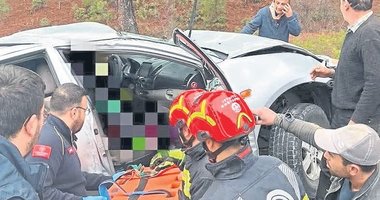 Yoldan çıkan araç ağaca çarptı: 1 ölü