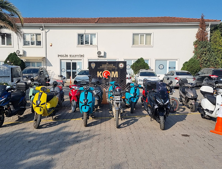 motosiklette-vergi-ve-ehliyet-dolandiricilarina-19-ilde-baskin-aralarinda-izmirde-var-1772980046973.png