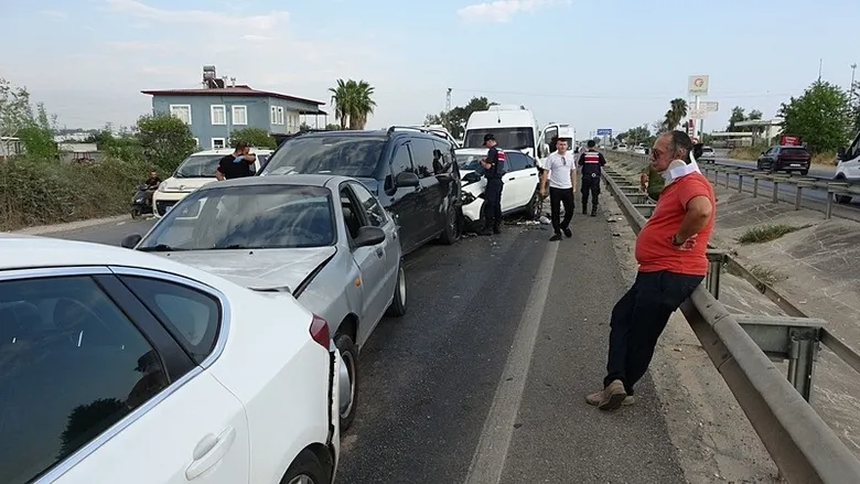 Antalya’da katliam gibi kaza! 6 araç birbirine girdi: 17 kişi yaralandı