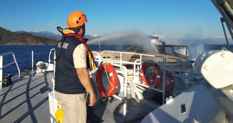 Göcek açıklarında yanan tekneden 4 kişi kurtarıldı