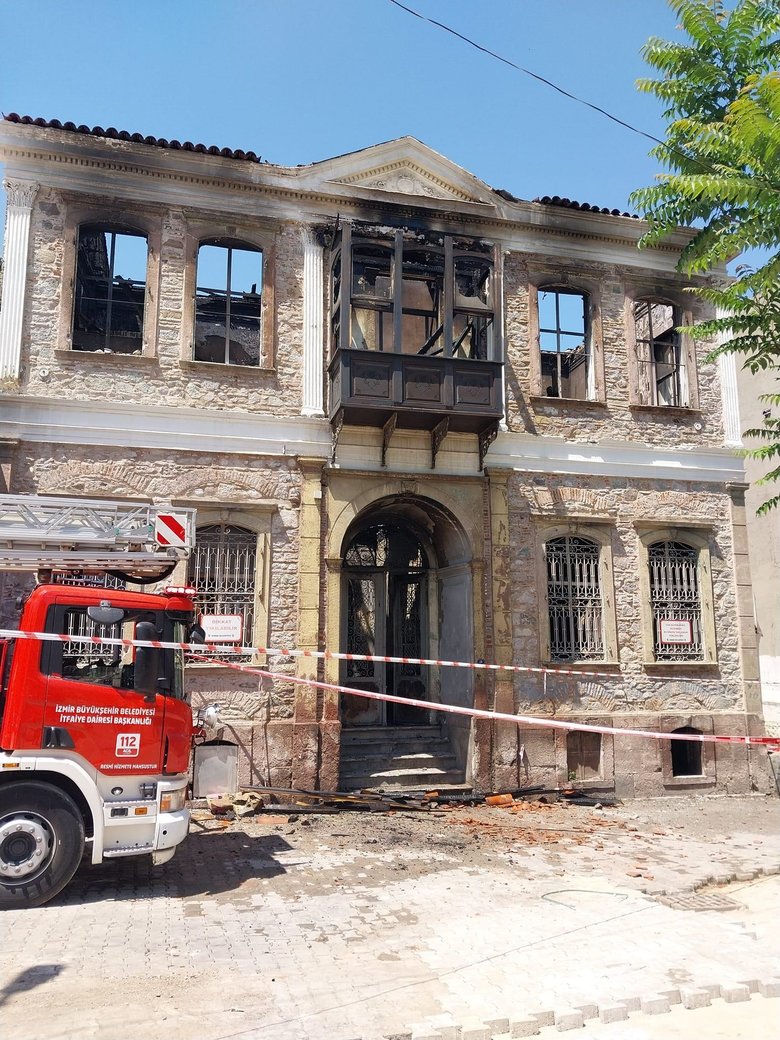 Tarih tek tek siliniyor! Basmane’yi sevgisizlik ve cehalet yok ediyor!