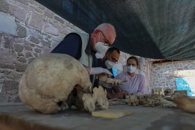 Bergama Antik Kenti’nde önemli çalışma! En eskisi 2 bin yıllık 300 iskelet...
