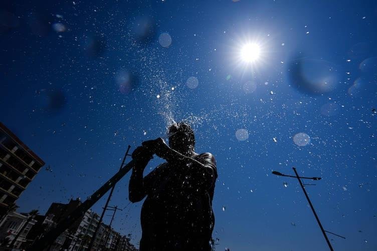 Sağlık Bakanlığı’ndan risk grubunda bulunanlara sıcak hava uyarısı