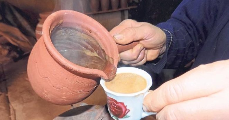 Toprak cezvede Türk kahvesi