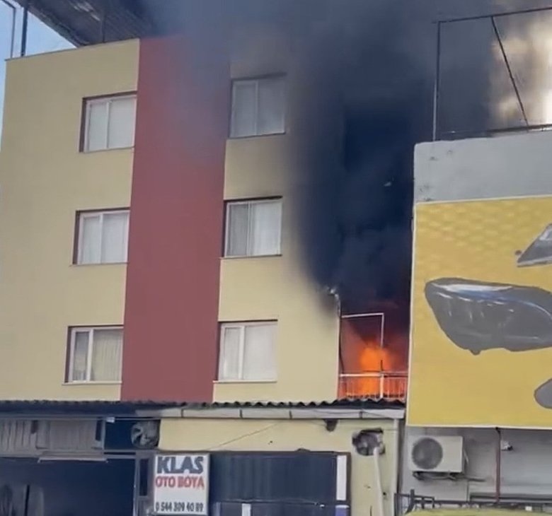 İzmir’de panik anlar! Ev alevlere teslim oldu