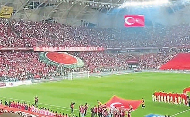 Milliler dağıldı