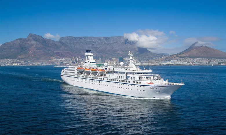 Mavi suların en lüksleri arasındaydı, şimdi söküm için rotasını Aliağa’ya çevirdi