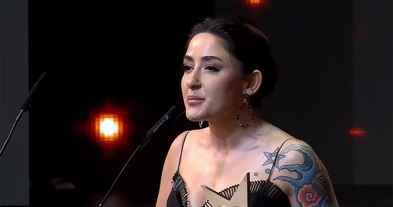 Azer Bülbül’ün şarkısına Melek Mosso yorumu