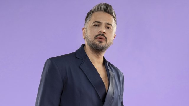 Türk bayrağımız göklerden hiç düşmesin