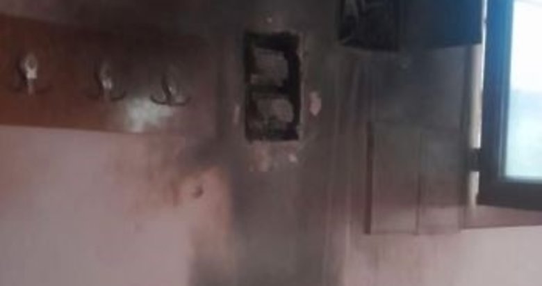 Denizli’de cemaat namaz kılarken camiye yıldırım düştü