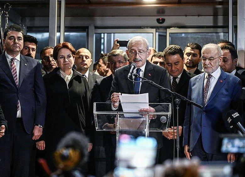 Meral Akşener’in yüzü neden asıktı? CHP’li Yarkadaş 6’lı koalisyon masasında yaşananları anlattı! Mescitte 15 dakika pazarlık