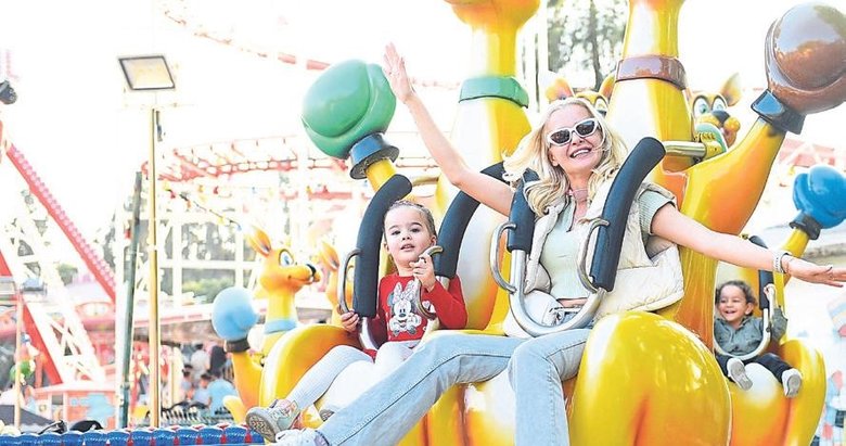 Bayramın keyfini lunaparkta çıkardılar