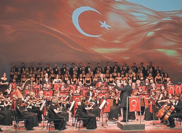 Cumhuriyetimizin 100. Yılı Defilesi İzmir’de gerçekleştirildi