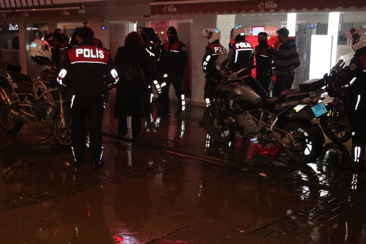 İzmir polisi yeni yıla görev başında girdi