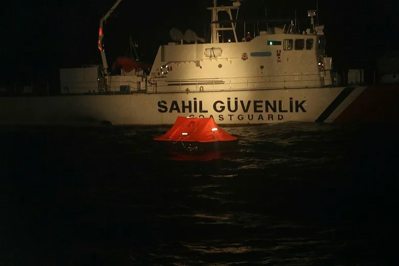 İzmir ve Aydın’da Türk kara sularına geri itilen 67 sığınmacı kurtarıldı