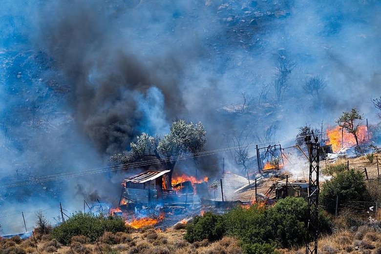İzmir’de alevler 16 evi küle çevirdi! 87 ev ve 45 iş yeri boşaltıldı
