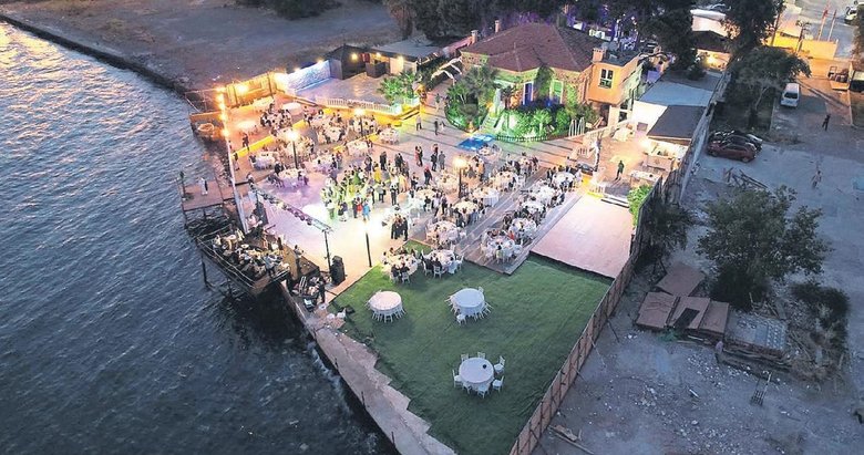 Mühürlü yalı müdürü yedi