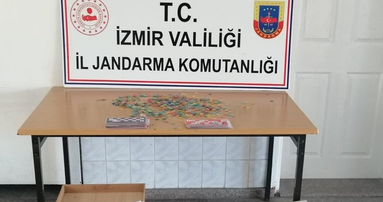 İzmir’de jandarma 27 kişiyi kumar oynarken suçüstü yakaladı