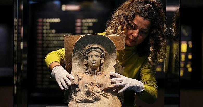 İyon savaşçılarının mezarından kadınların 2 bin 500 yıllık hüznü çıktı