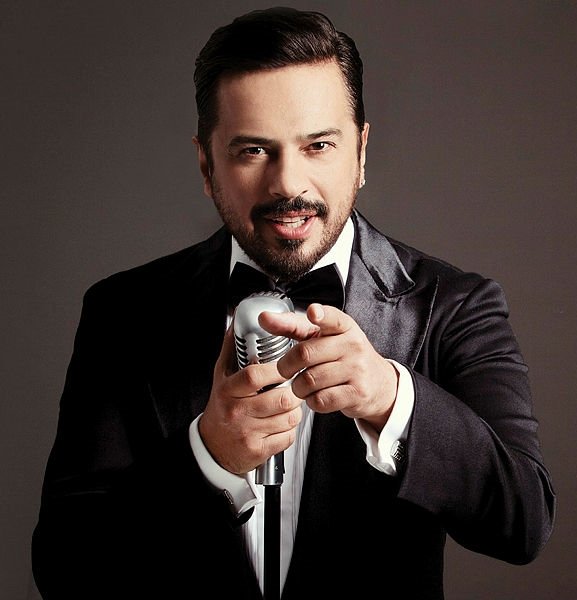 emre altug un yeni isi izmir de