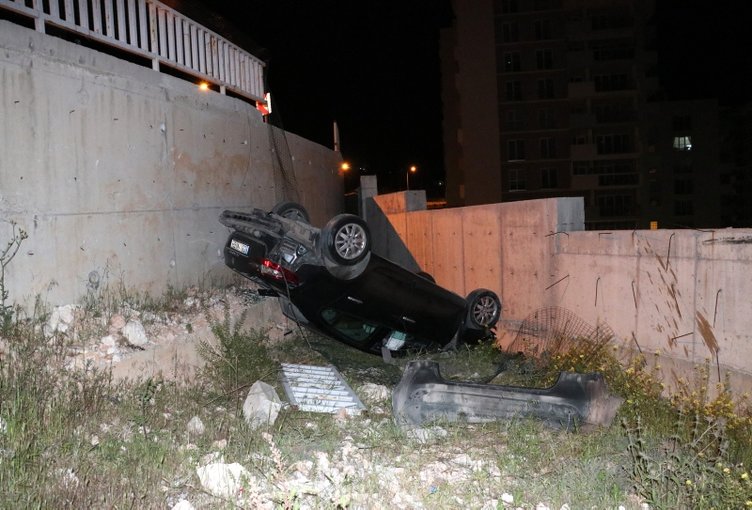 İzmir’de feci kaza! Demir korkulukları aşan otomobil...