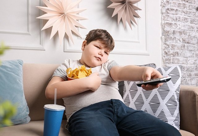 Fast-Food geldi, obezite yaşı 8’e indi