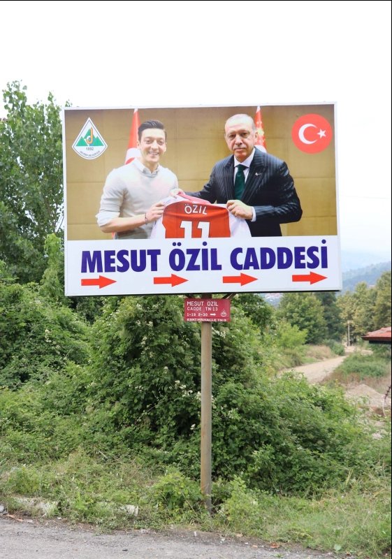 Mesut Özil’in memleketi Devrek’teki o tabela değiştirildi!