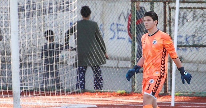 Menemenli Alp’i BJK denedi