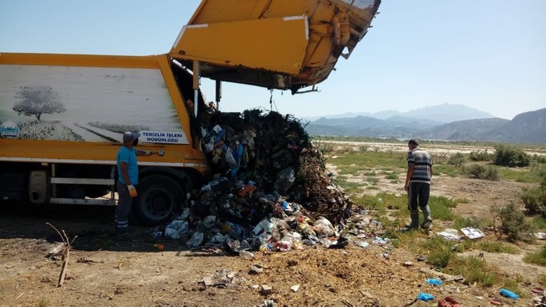 Aydın’da şaşkınlık yaratan olay! Yanlışlıkla çöpe attığını fark edince...