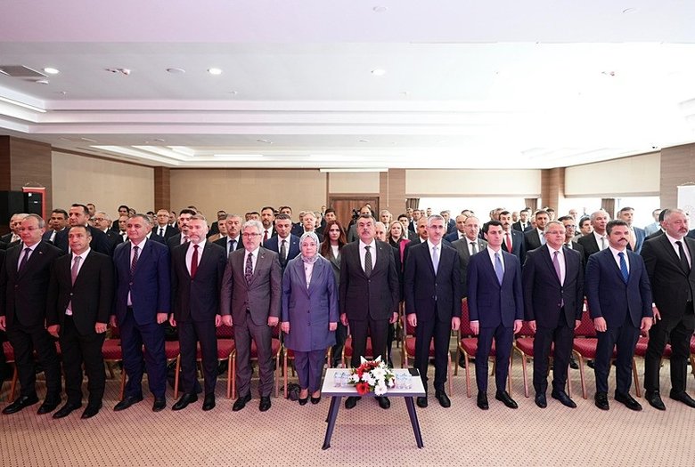 Bakan Tekin açıkladı! Kılık kıyafet ile ilgili yönetmelik değişti!