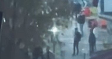 ‘Yan bakma’ kavgasında yumruklar konuştu