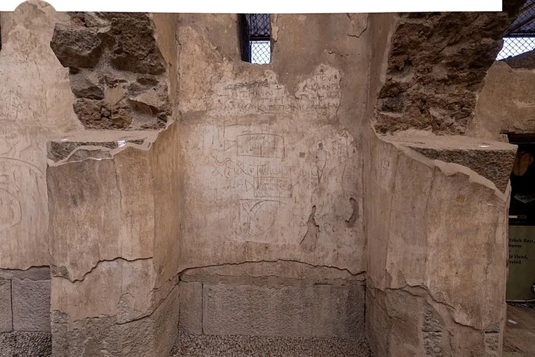izmir-smyrna-antik-kentinde-bir-ilk-duvar-resimleri-ilk-kez-gun-yuzune-cikarildi-1788167543605.jpg