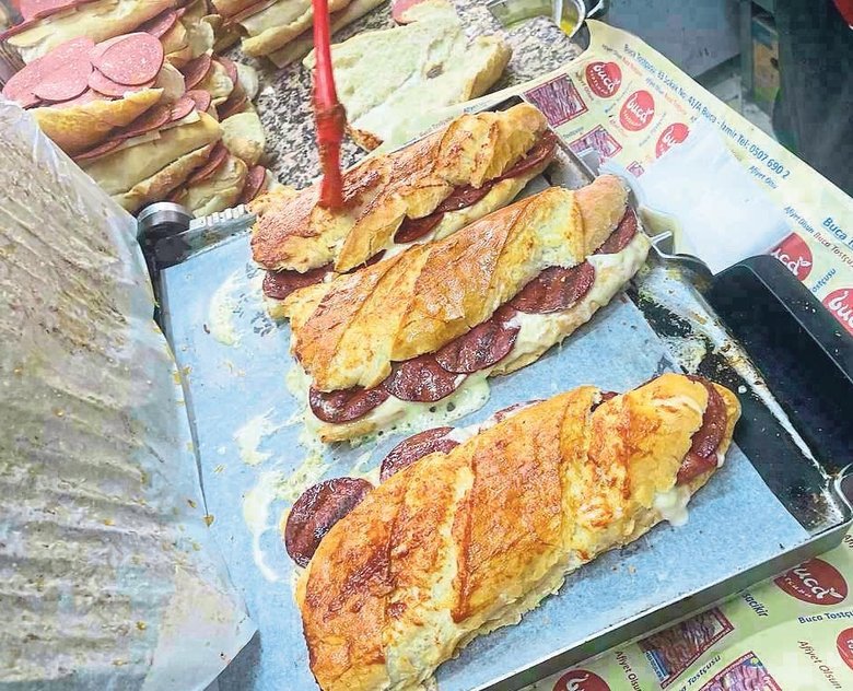 Ünü dünyaya yayılan Buca tostu