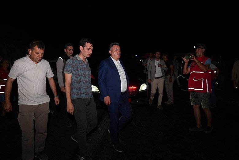 İzmir’deki yangınlar söndürüldü mü? Bakan Yumaklı son durumu açıkladı